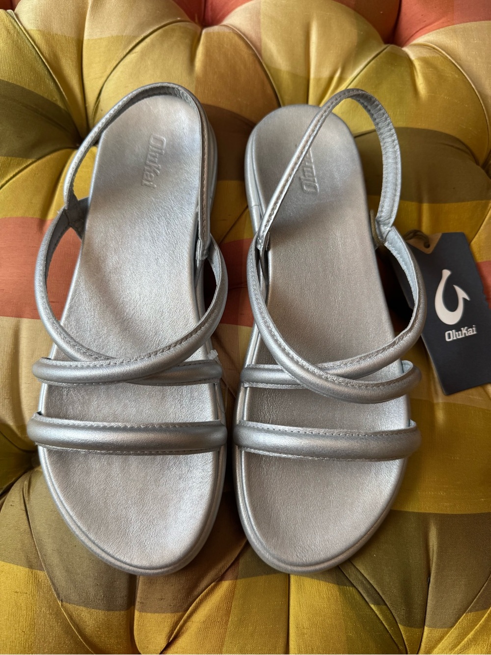 OluKai TIARE STRAPPY SILVER - WOMENS SIZE 10 New with tags $130 - Picture 6 of 7
